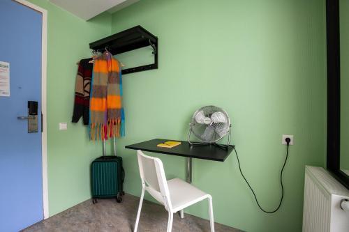 Hans Brinker Hostel Amsterdam Room Type - Standard Queen Room