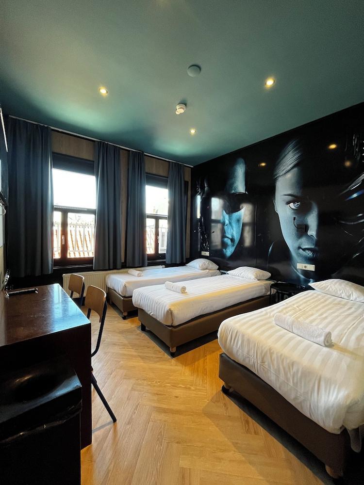 Heart Of Amsterdam - Hostel Room Type - Triple Room, Ensuite