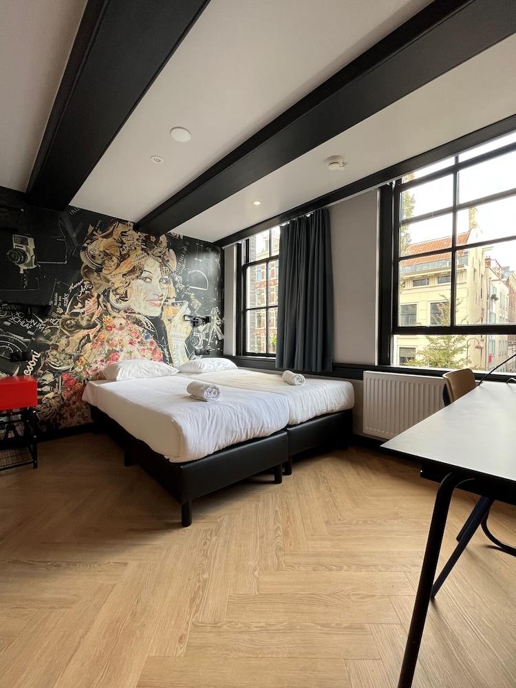 Heart Of Amsterdam - Hostel Room Type - Twin Room, Ensuite