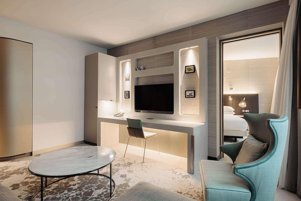 Hilton Amsterdam Airport Schiphol Room Type - Family Suite, Multiple Beds, Connecting Rooms