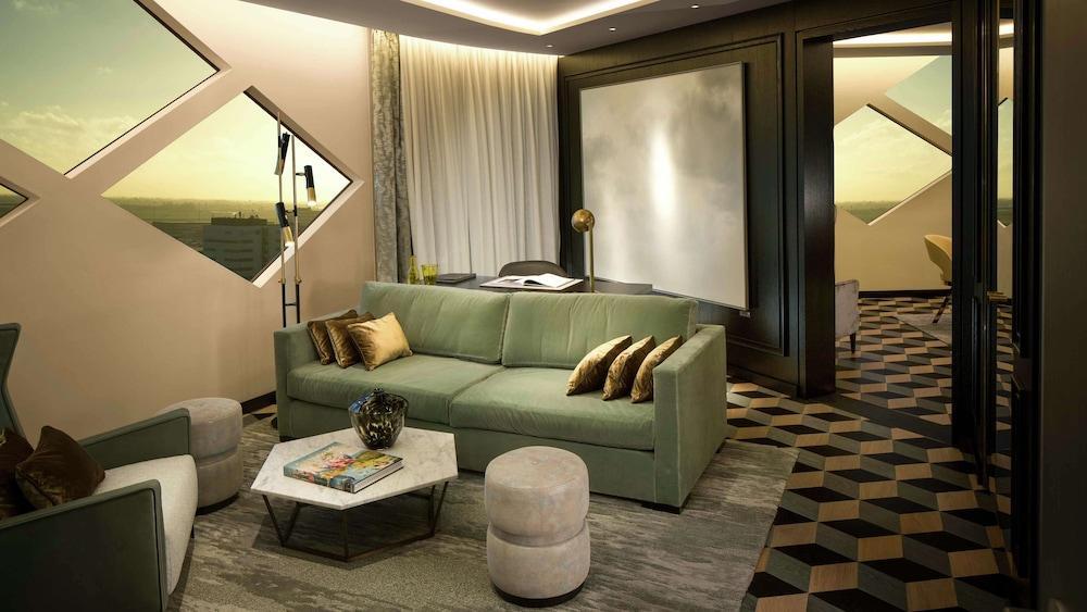 Hilton Amsterdam Airport Schiphol Room Type - Suite, Club Lounge Access (Diamond)