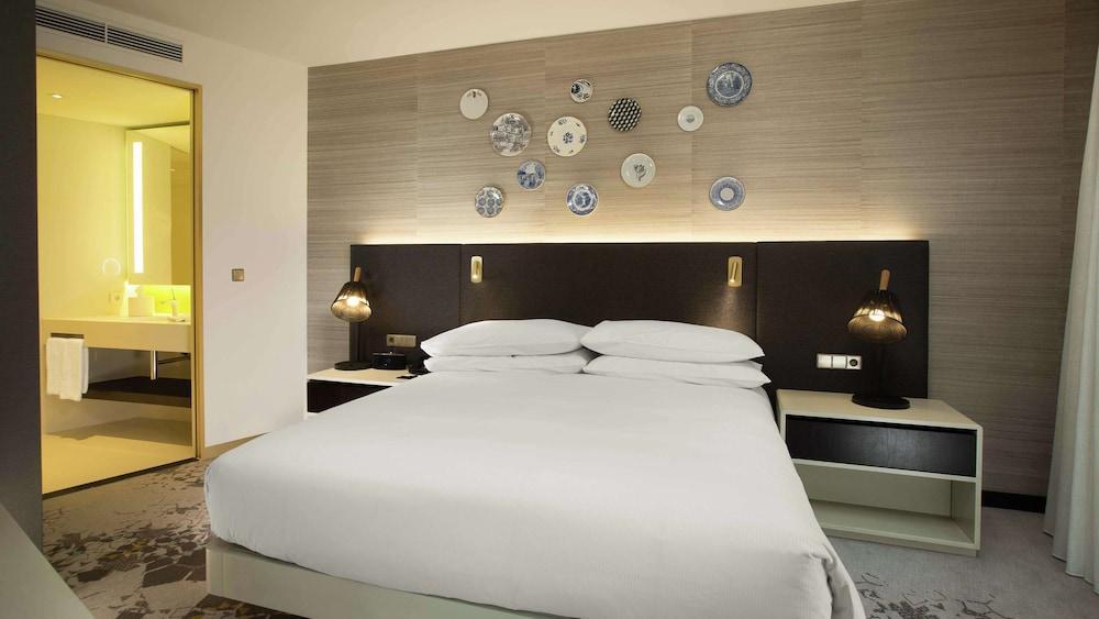 Hilton Amsterdam Airport Schiphol Room Type - Suite, 1 Bedroom, Club Lounge Access