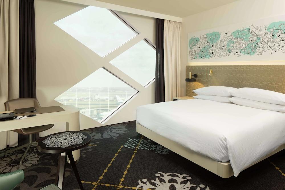 Hilton Amsterdam Airport Schiphol Room Type - Executive Room, 1 King Bed, Club Lounge Access