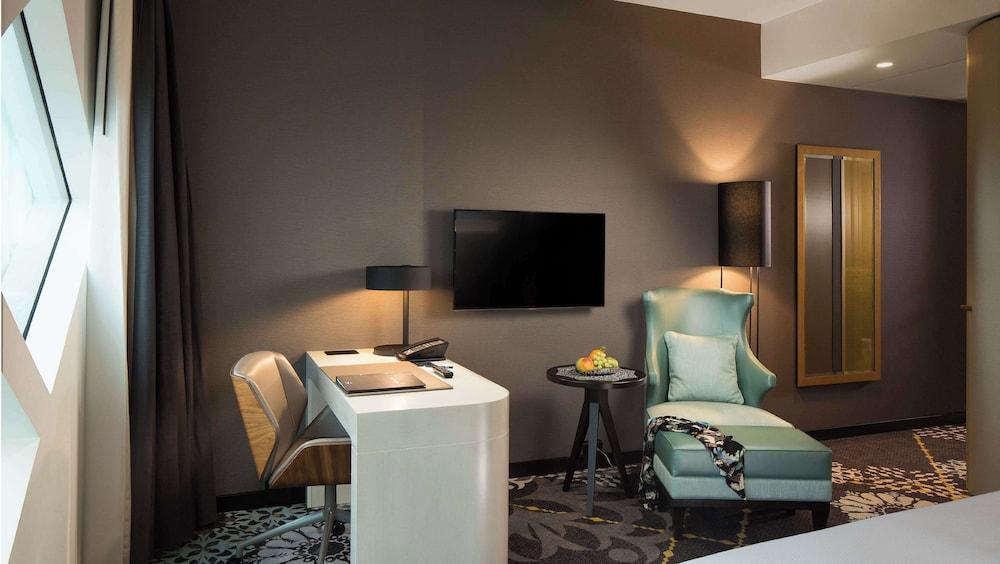 Hilton Amsterdam Airport Schiphol Room Type - Executive Twin Room, Club Lounge Access