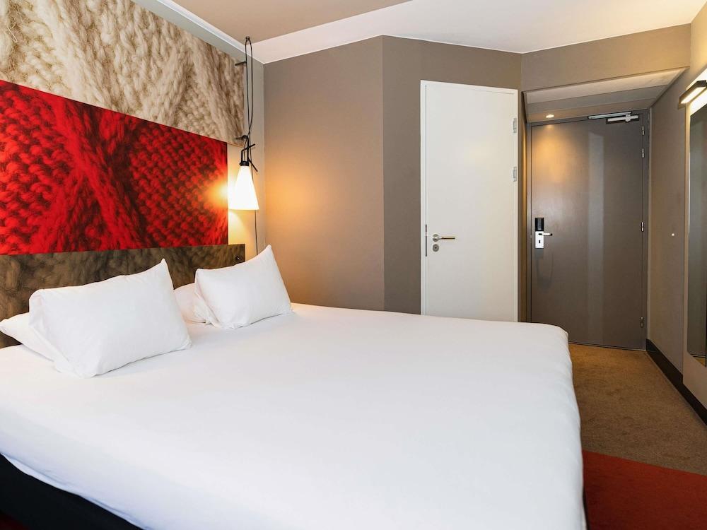 ibis Amsterdam Centre Room Type - Room, 1 Double Bed, River View