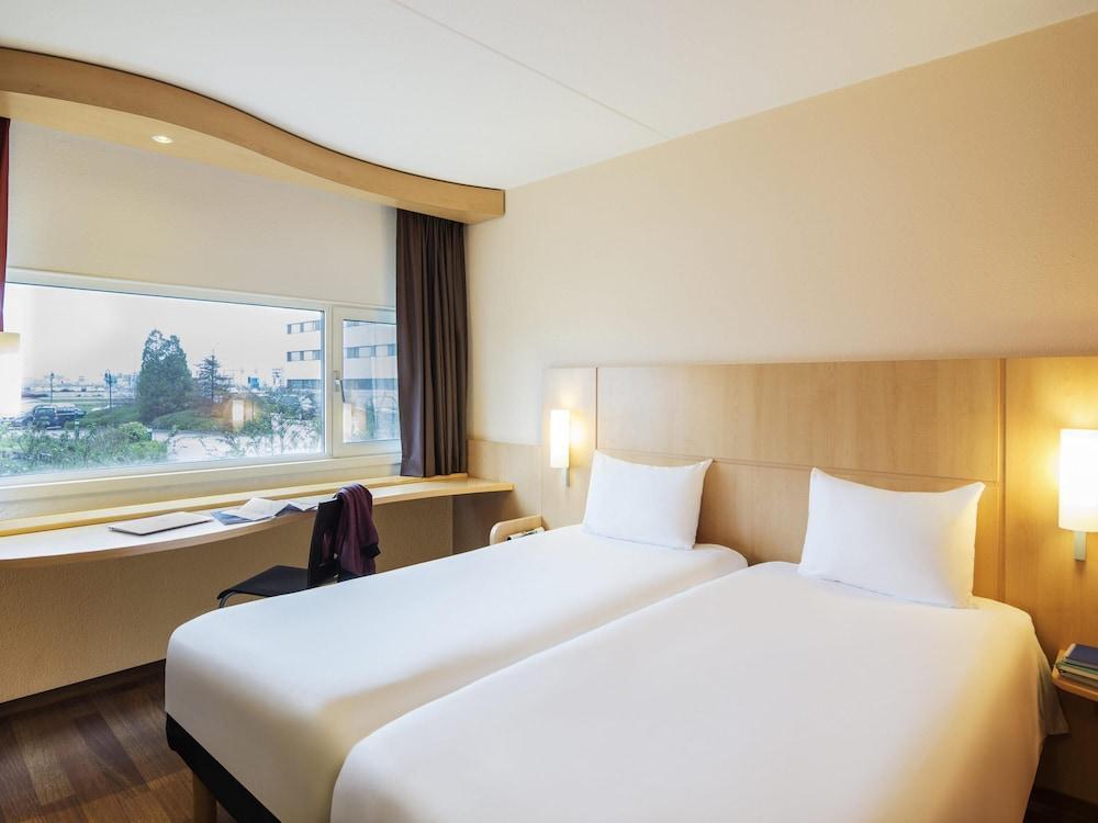 Ibis Schiphol Amsterdam Airport Room Type - Twin Room, 2 Twin Beds