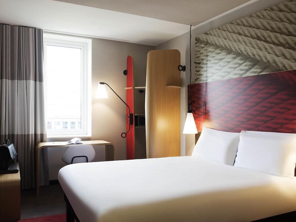 Ibis Schiphol Amsterdam Airport Room Type - Superior Room with 1 Double Bed