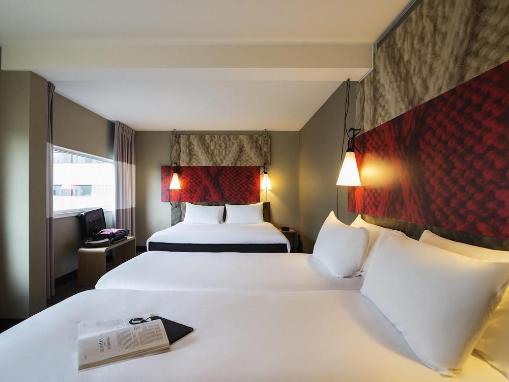 Ibis Schiphol Amsterdam Airport Room Type - Superior Room, Multiple Beds