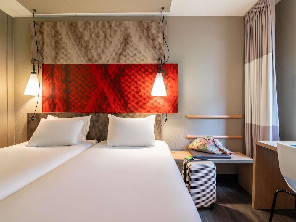 IBIS AMSTERDAM CENTRE STOPERA Room Type - Twin Room, 2 Twin Beds (NEW SWEET BED BY IBIS) IBIS AMSTERDAM CENTRE STOPERA Room Type - Twin Room, 2 Twin Beds (NEW SWEET BED BY IBIS)