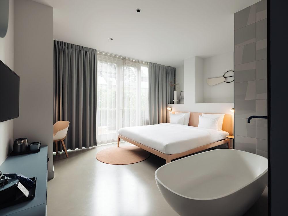 Conscious Hotel Museum Square Room Type - WOW Room