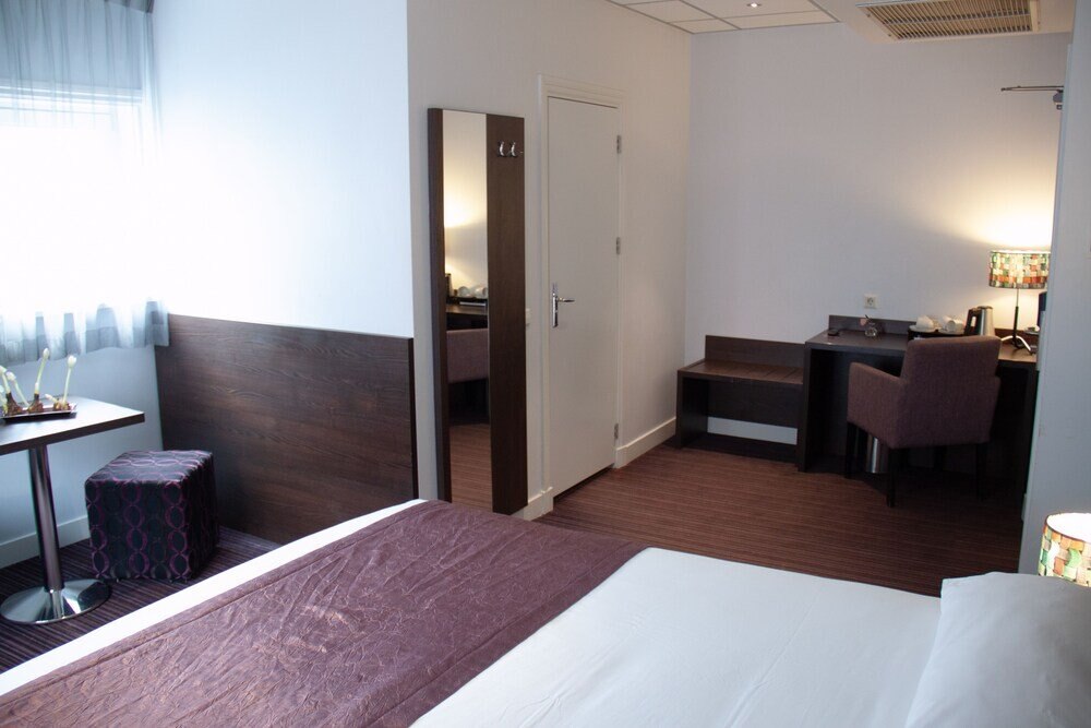 Hotel Luxer Room Type - Deluxe Double Room, 1 Queen Bed