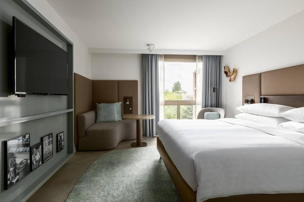 Amsterdam Marriott Hotel Room Type - Deluxe Room, 1 King Bed