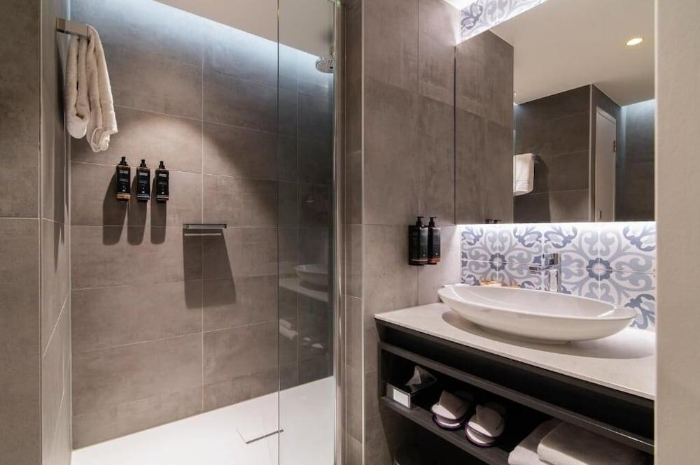 Mercure City Amsterdam City Hotel Room Type - Triple Room, 1 Double Bed with Sofa bed (Privilege)