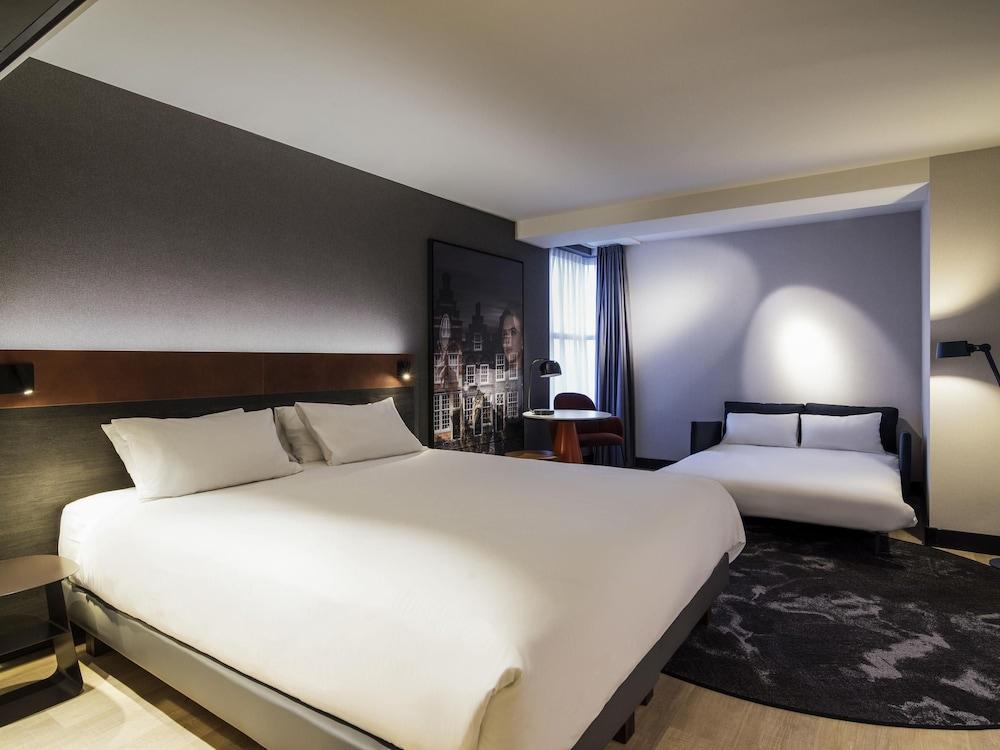 Mercure City Amsterdam City Hotel Room Type - Quadruple Room, 1 Double Bed with Sofa bed (Privilege) Mercure City Amsterdam City Hotel Room Type - Quadruple Room, 1 Double Bed with Sofa bed (Privilege)