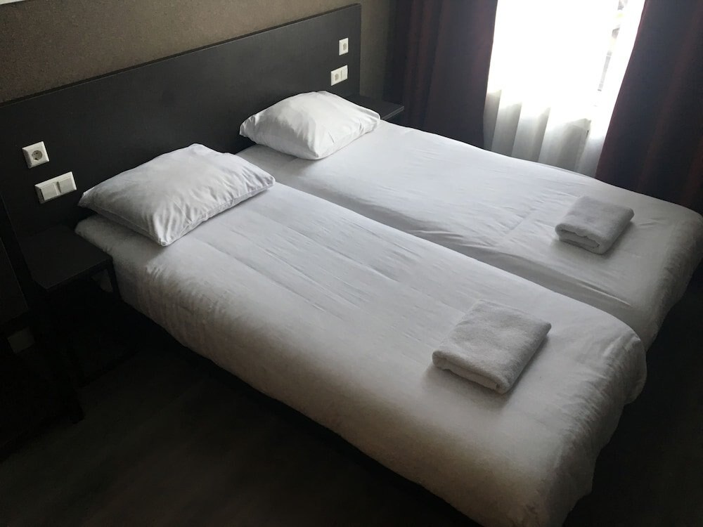 Hotel Manofa Room Type - Economy Twin Room, 2 Twin Beds, No Windows