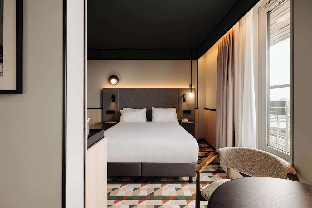 DoubleTree by Hilton Hotel Amsterdam Centraal Station - Tap to explore photos