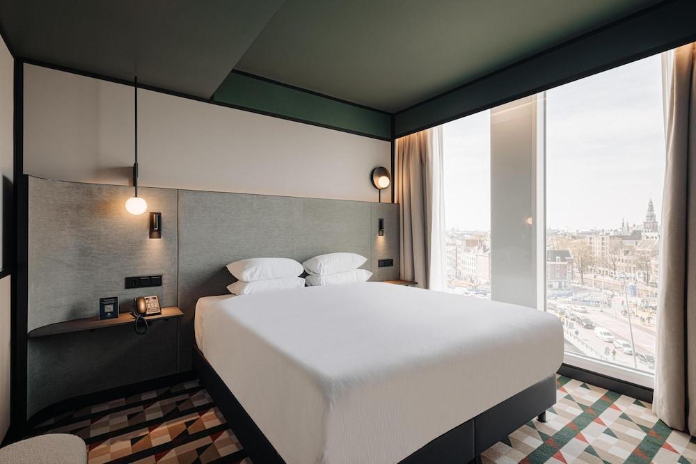 DoubleTree by Hilton Amsterdam Centraal Station Room Type - One Bedroom Suite with City View