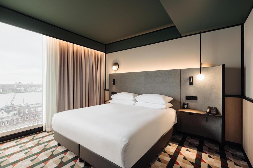 DoubleTree by Hilton Amsterdam Centraal Station Room Type - One Bedroom Superior Suite High Floor