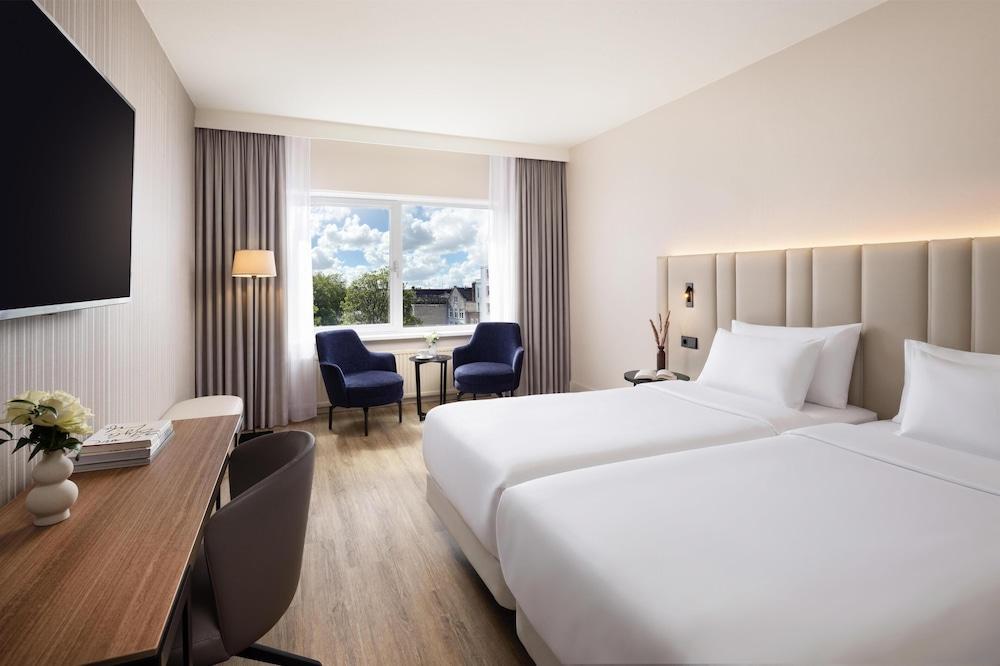 NH Amsterdam Leidseplein Room Type - Standard Courtyard Room NH Amsterdam Leidseplein Room Type - Standard Courtyard Room