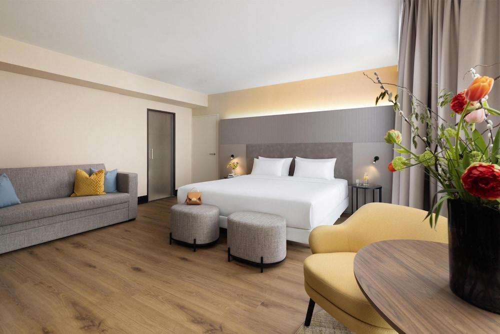 NH Amsterdam Schiphol Airport Room Type - Junior Suite Room NH Amsterdam Schiphol Airport Room Type - Junior Suite Room
