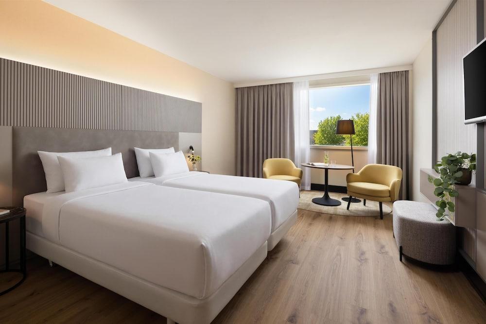 NH Amsterdam Schiphol Airport Room Type - Superior Room (Extra Large)