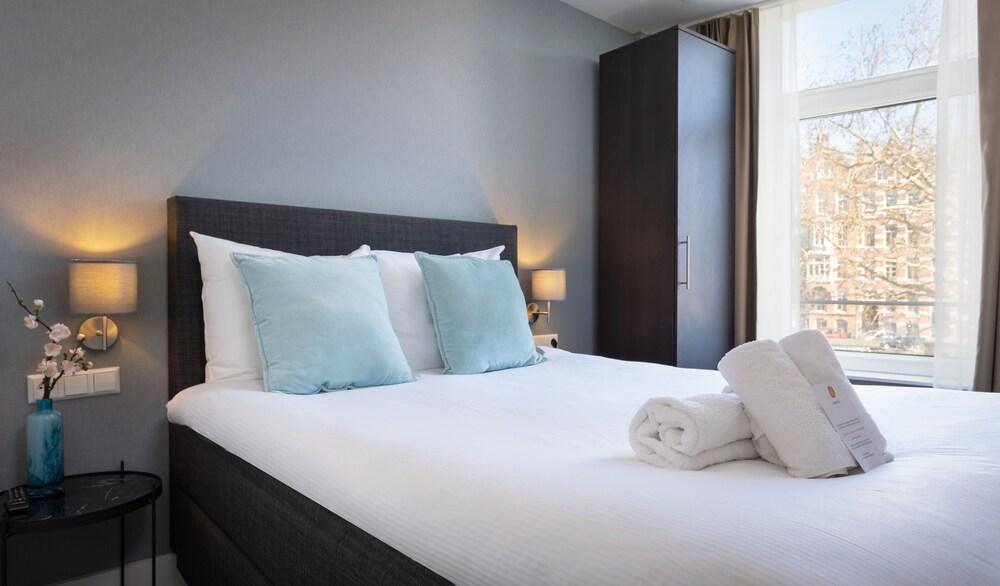 NL Hotel District Leidseplein Room Type - Small Room Canal View