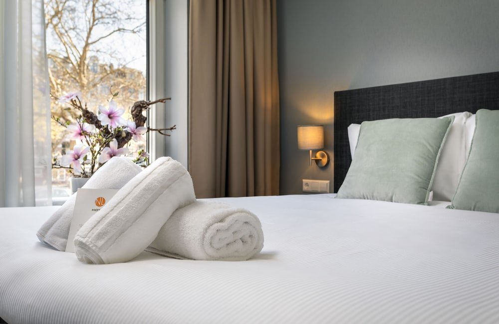 NL Hotel District Leidseplein Room Type - Comfort Room Canal View