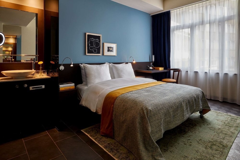 Park Centraal Amsterdam, part of Sircle Collection Room Type - Classic Room, 1 Queen Bed