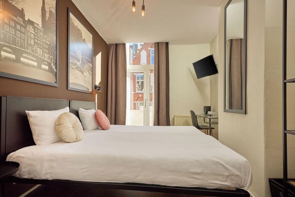 Quentin Museum Square Hotel Room Type - Standard Room, 2 Twin Beds, Private Bathroom
