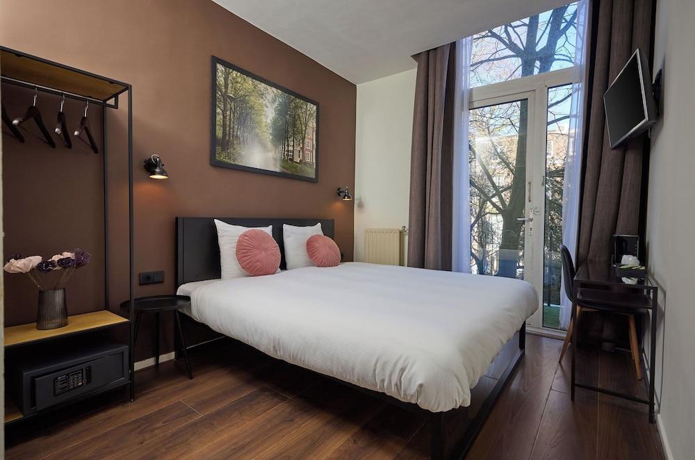 Quentin Museum Square Hotel Room Type - Luxury Double Room, Balcony