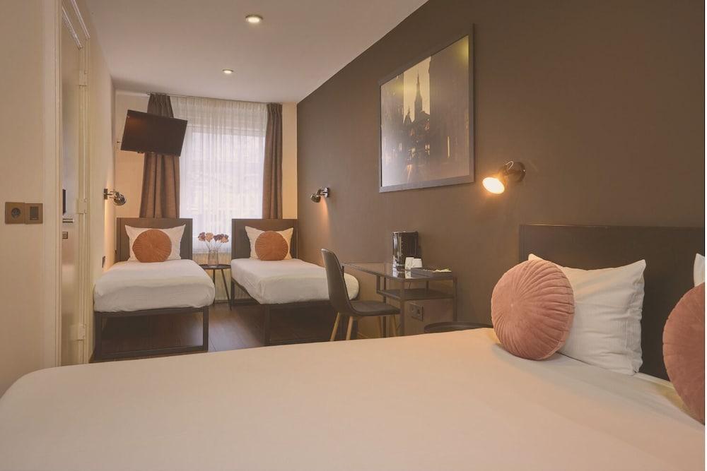 Quentin Canal House Hotel Room Type - Standard Quadruple Room, Private Bathroom Quentin Canal House Hotel Room Type - Standard Quadruple Room, Private Bathroom
