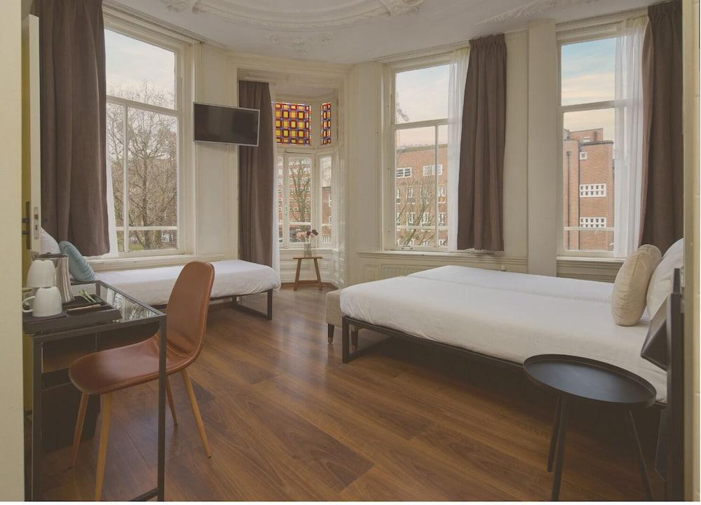Quentin Canal House Hotel Room Type - Triple Room, Private Bathroom, Canal View