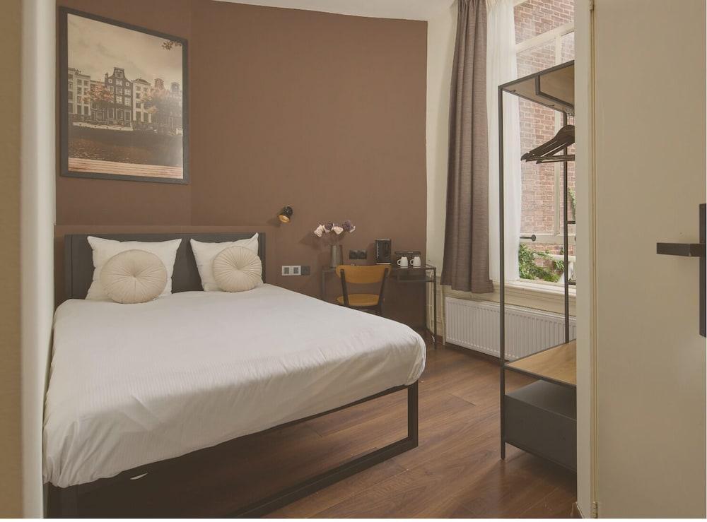 Quentin Canal House Hotel Room Type - Standard Room, 1 Double Bed, Private Bathroom