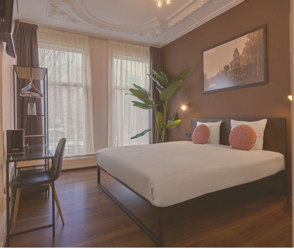 Quentin Canal House Hotel Room Type - Double Room, Private Bathroom, Canal View Quentin Canal House Hotel Room Type - Double Room, Private Bathroom, Canal View