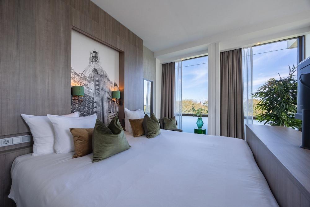Leonardo Hotel Amsterdam Rembrandtpark Room Type - Executive Room, 1 King Bed (1 Single Bed, Panoramic View) Leonardo Hotel Amsterdam Rembrandtpark Room Type - Executive Room, 1 King Bed (1 Single Bed, Panoramic View)