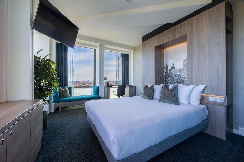 Leonardo Hotel Amsterdam Rembrandtpark Room Type - Deluxe Room, 1 Queen Bed (Corner View)
