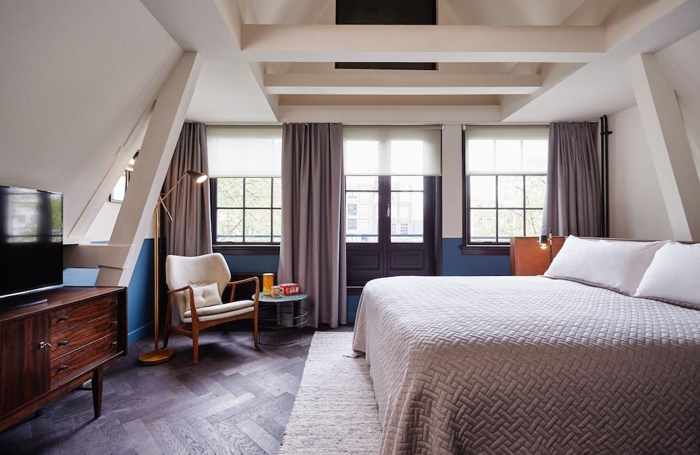 The Hoxton, Amsterdam Room Type - Roomy with canal view
