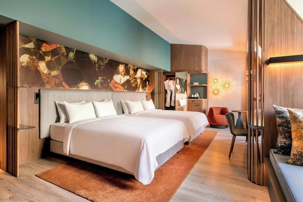 Renaissance Amsterdam Hotel by Marriott Room Type - Family Room, 2 Double Beds
