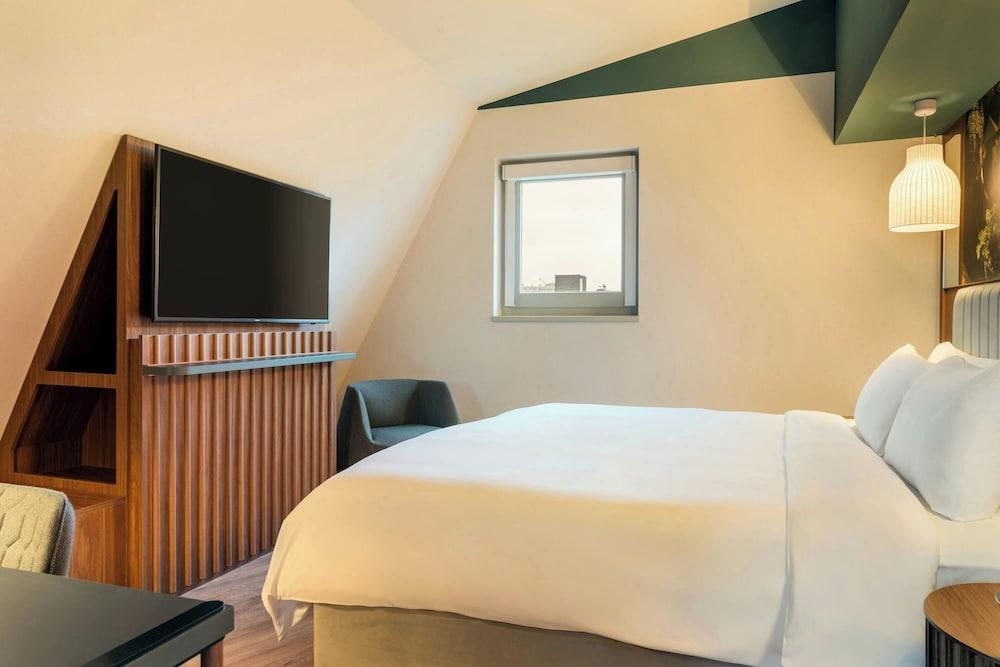 Renaissance Amsterdam Hotel by Marriott - Tap to explore photos