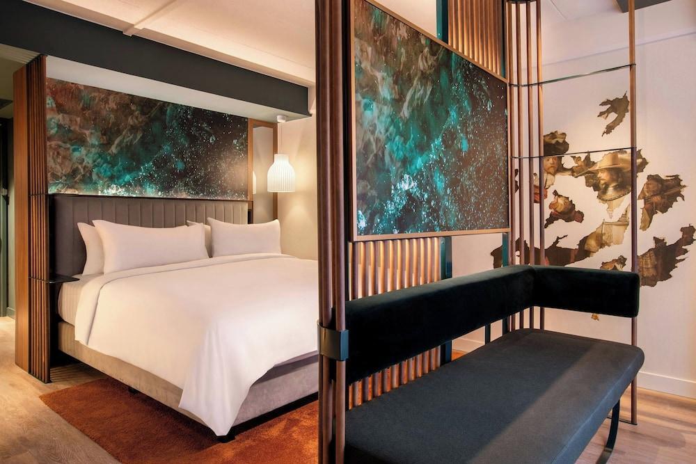 Renaissance Amsterdam Hotel by Marriott Room Type - Standard Room, 1 King Bed