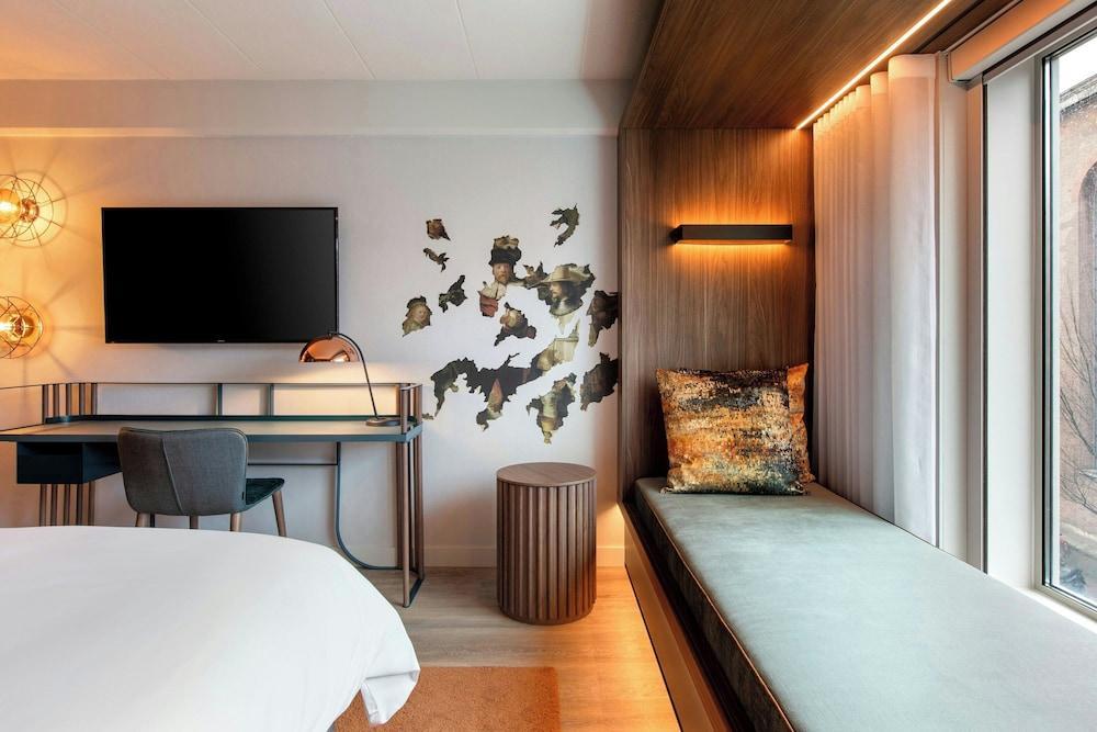 Renaissance Amsterdam Hotel by Marriott Room Type - Deluxe Room, 1 King Bed