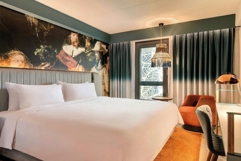 Renaissance Amsterdam Hotel by Marriott Room Type - Club Room, 1 King Bed