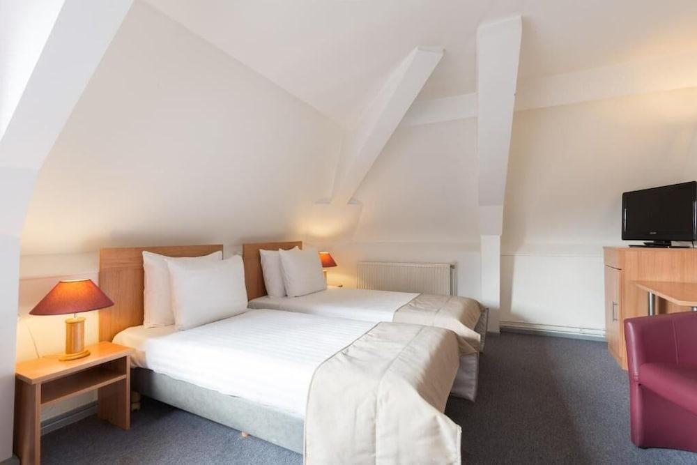 Rho Hotel Room Type - Comfort Double Room, 1 Double or 2 Twin Beds Rho Hotel Room Type - Comfort Double Room, 1 Double or 2 Twin Beds