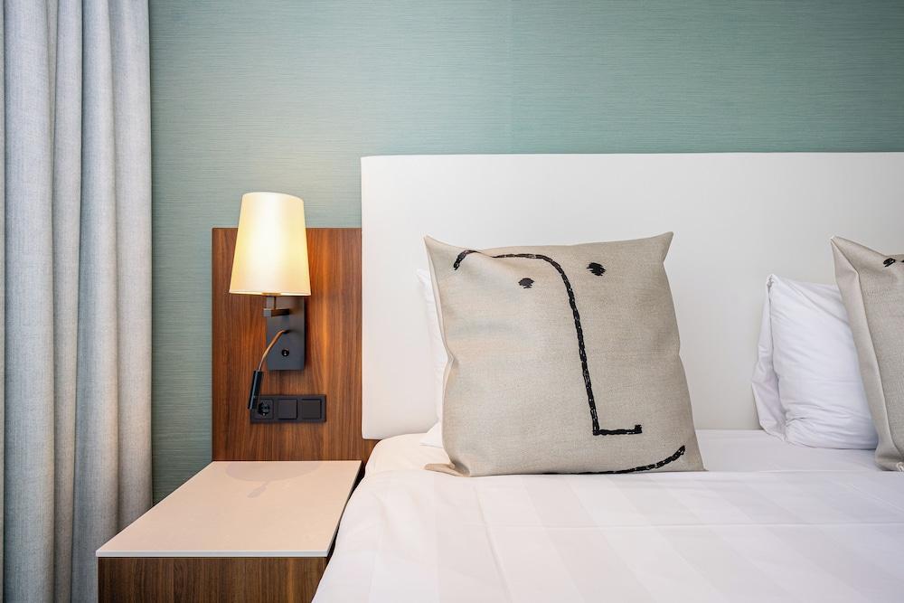 Van der Valk Hotel Schiphol - Tap to explore photos