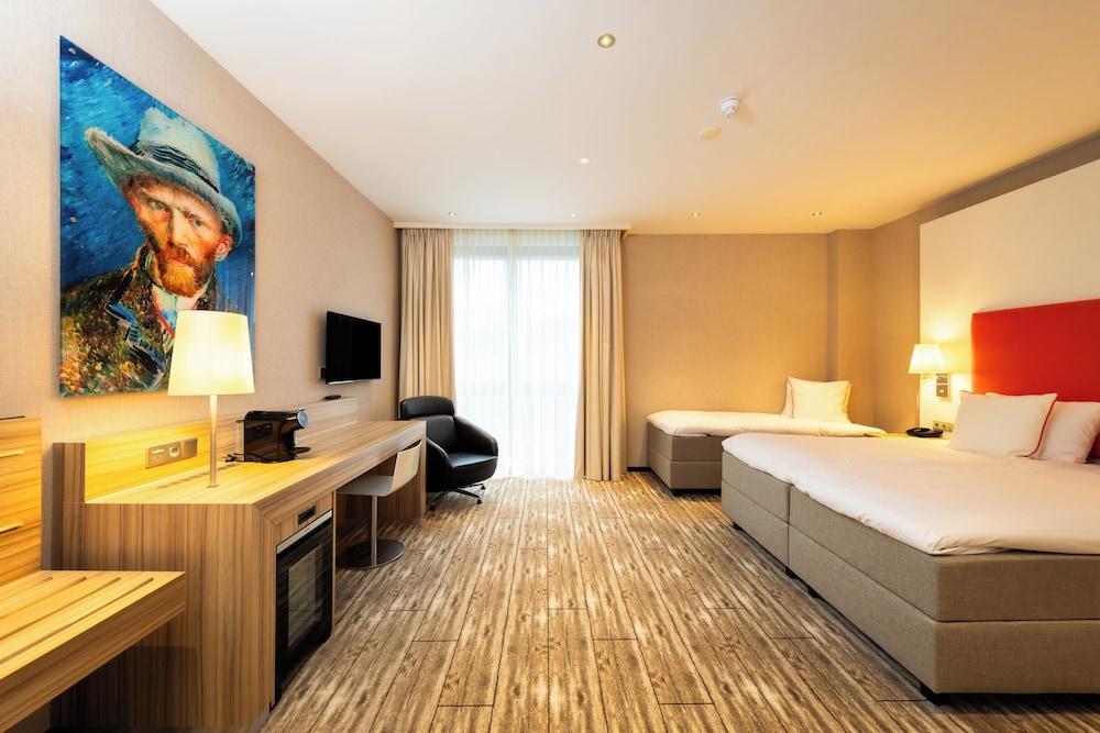 Van der Valk Hotel Schiphol Room Type - Superior Triple Room Van der Valk Hotel Schiphol Room Type - Superior Triple Room