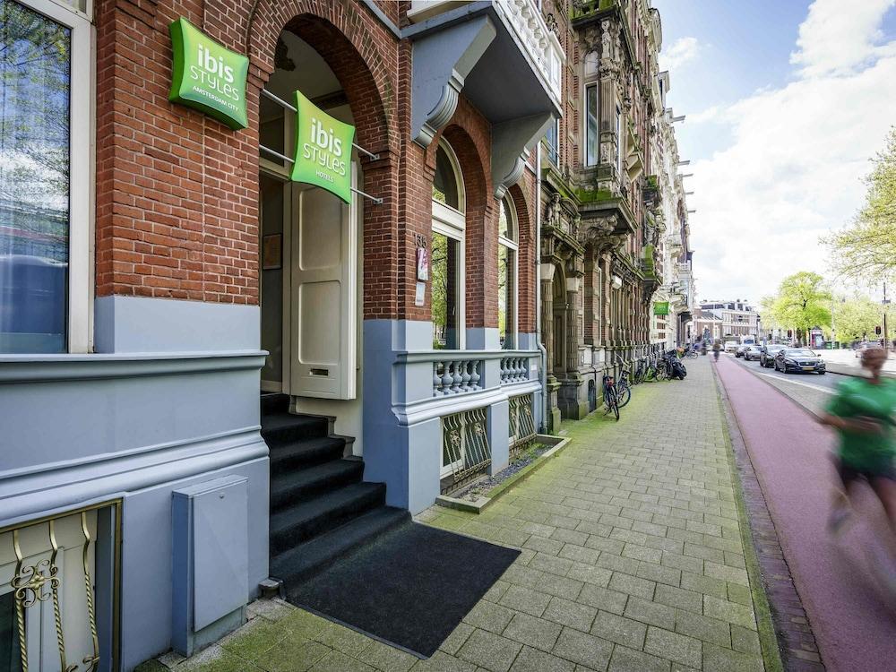 Ibis Styles Amsterdam City - Tap to explore photos