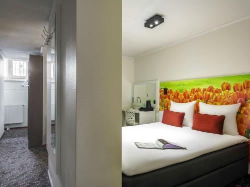 Ibis Styles Amsterdam City - Tap to explore photos