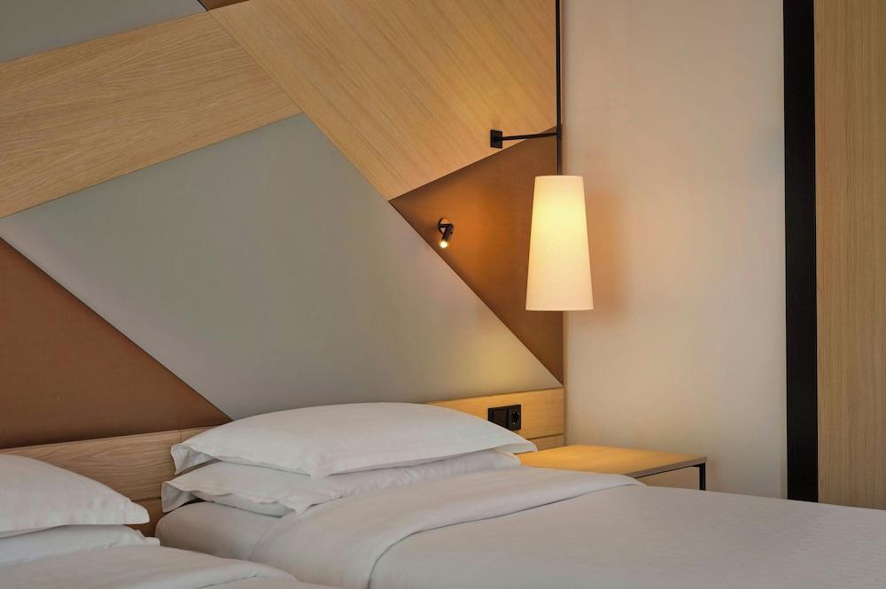 Sheraton Amsterdam Airport Hotel & Conference Center - Tap to explore photos