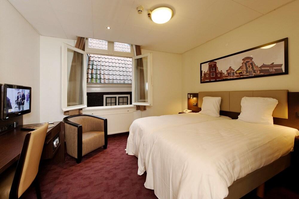 Best Western Dam Square Inn Room Type - Standard Room, 2 Twin Beds, Non Smoking