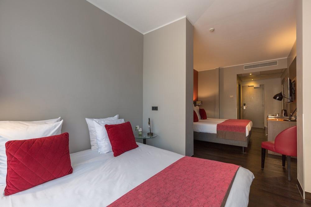 Leonardo Boutique Hotel Amsterdam Vondelpark Room Type - Superior Room (1 Twin Bed 2 Single Beds) Leonardo Boutique Hotel Amsterdam Vondelpark Room Type - Superior Room (1 Twin Bed 2 Single Beds)